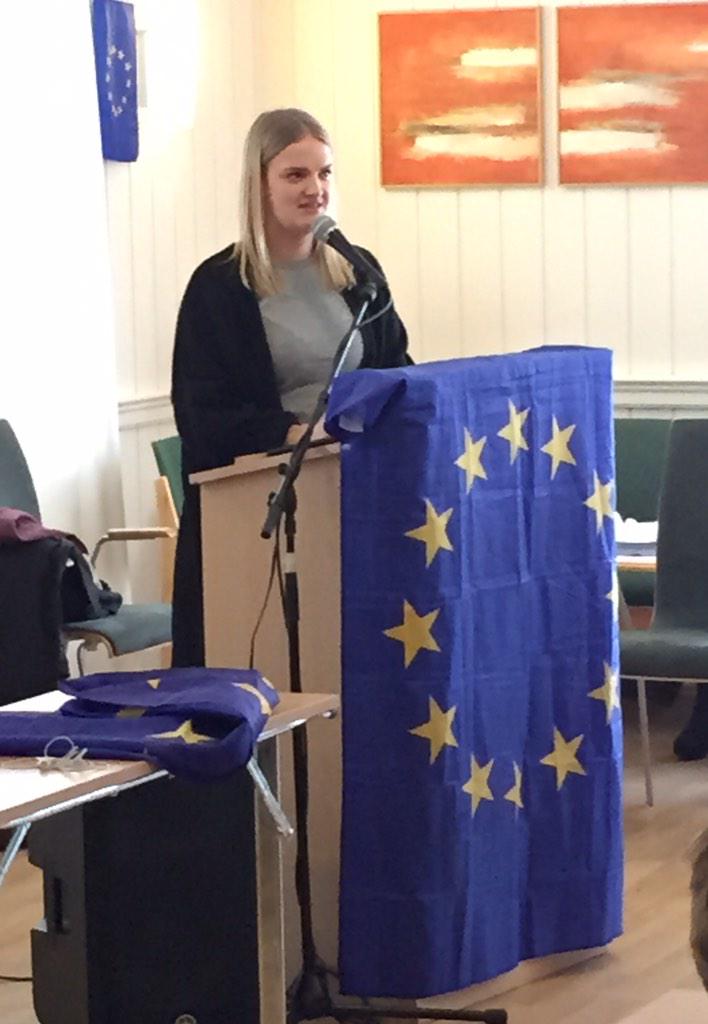 europeiskungdom's tweet photo. Leder av Internasjonalt utvalg, @camiwal, forteller om vårt internasjonale arbeid på #EUVK http://t.co/YEDGlvB3Hh