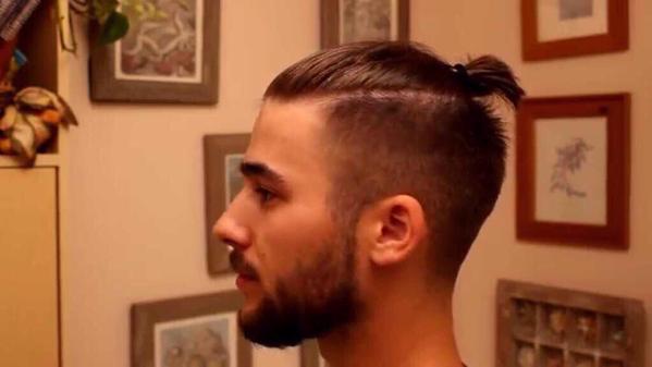 SundayShoutsFC's tweet photo. Barber: "Yes mate, what can I do for you?"

Him: "Make me look like a fucking tosspot please."

Barber: "Done"... http://t.co/63S61xO7Li
