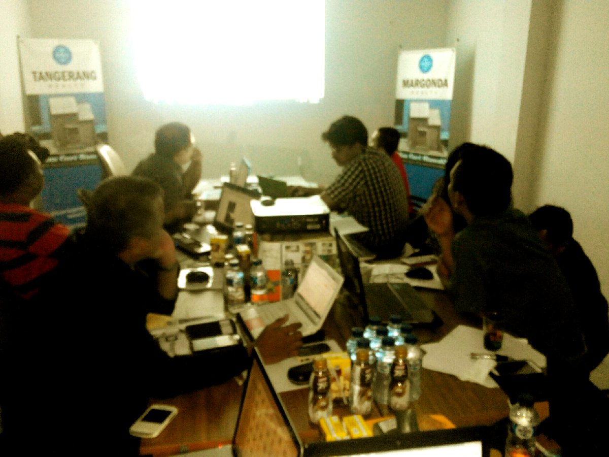 Training Marketing Internet bagi Pemasar Properti di kantor <a href="/MargondaRealty/">#JualBeliRumahDepok</a> jaringan Broker Yuk <a href="/BisnisProperti/">Yuk Bisnis Properti</a>