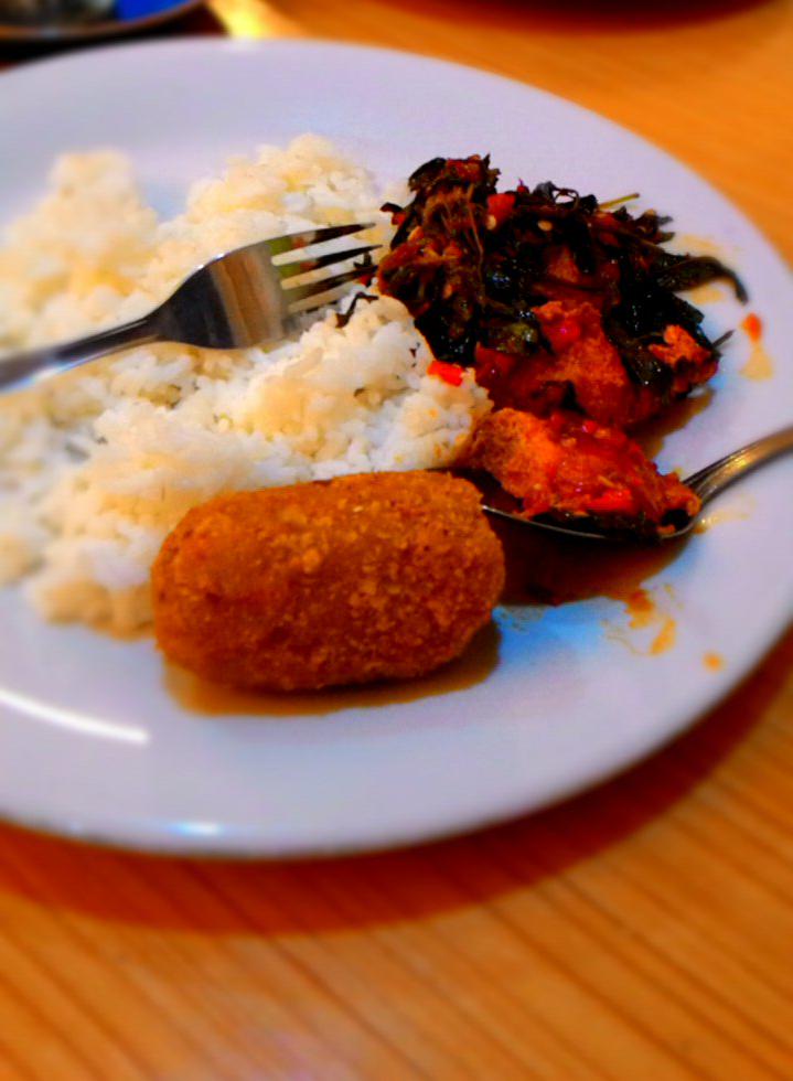 Malem ganks, yang mau dinner sehat, bisa cobain Karuna Vegetarian Resto. Udah enak, sehat pula. Gih ke TKP #enakSMG