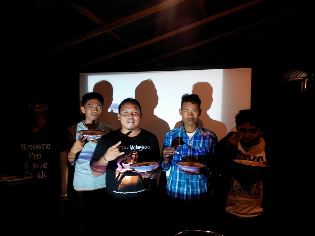 Party sederhana, yang meriah #PaluMenulisII. <a href="/PaluMenulis/">Palu Menulis</a> <a href="/Nickname_Rendy/">Buruh Pixel</a> <a href="/YohanesAnri/">Yohanes Anri</a> <a href="/Jefryhistory/">Jefrianto</a>