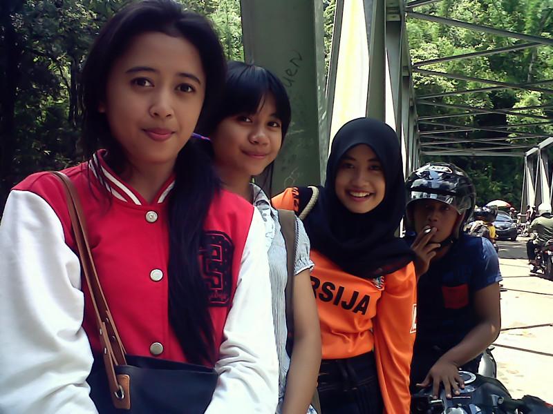 Dhoenadh's tweet photo. q-time tadi pagi sama rakyat ARJOS :D #trawas #coffetime #GJtime :D http://t.co/ns1acIH0AQ