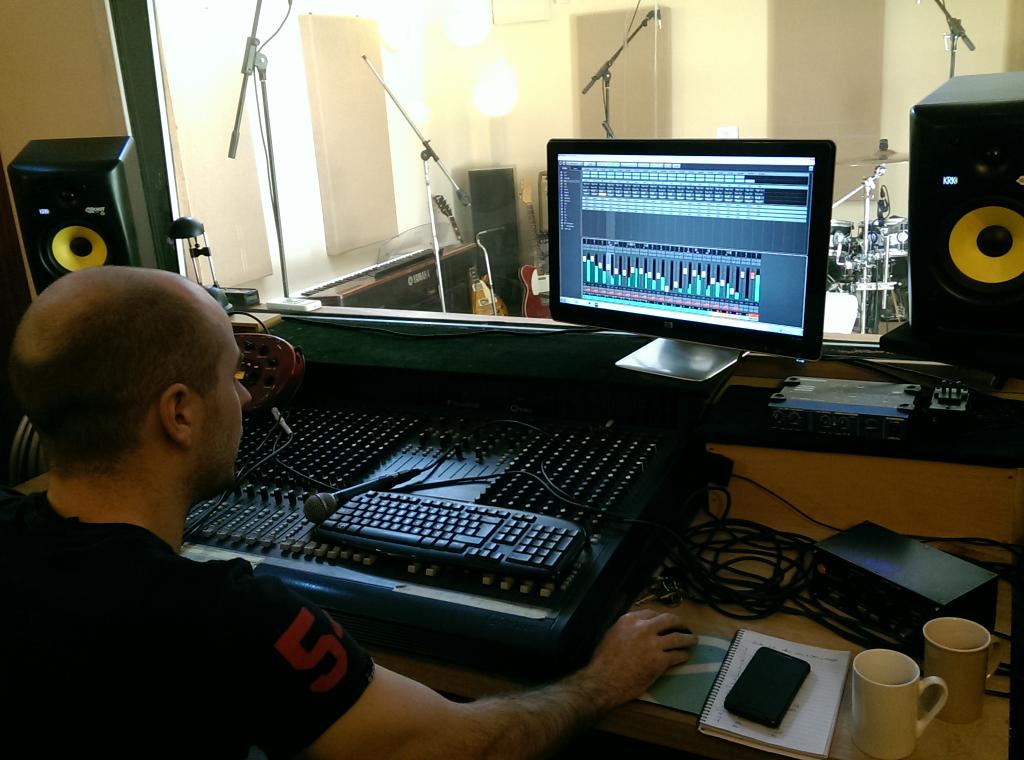 komaroband's tweet photo. Working on new songs... #newmusic #recording http://t.co/MTsqEMOFUN