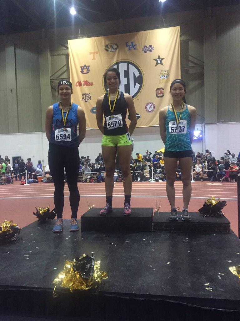 MIZ_HSTrack's tweet photo. Your women's long jump award winners! Clay (17-6), Lovan (17-0), and Deters (16-11) #JumpDat #BRIndoorSeries http://t.co/lvrtnEcUcC