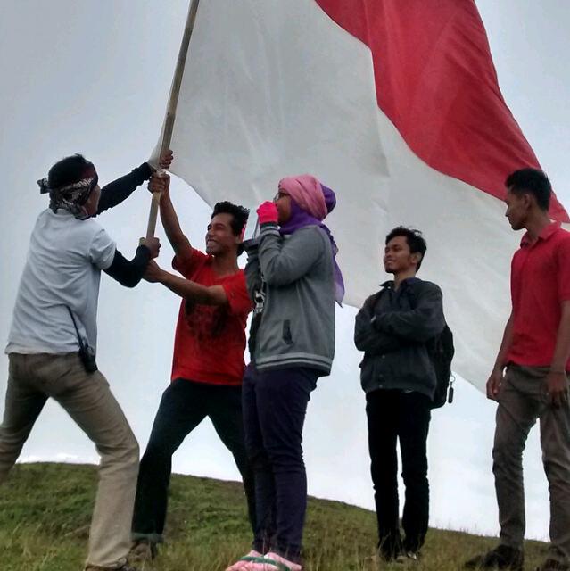 LiburanJogja's tweet photo. RT @dr_suprianto: Puncak tertinggi gunung kidul #magir 850 mdpl. 8/2/2015 http://t.co/uWvWufWQoA