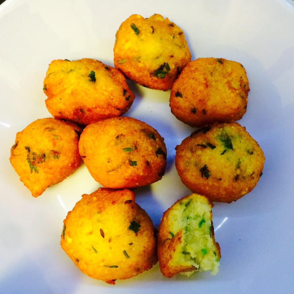 JavaWestend's tweet image. Testing out Batata Vada" (lentil &amp;amp; potato) So delicious. @glasgow_food @Glasgowfoodgeek @MacsGlasgow Gluten Free!