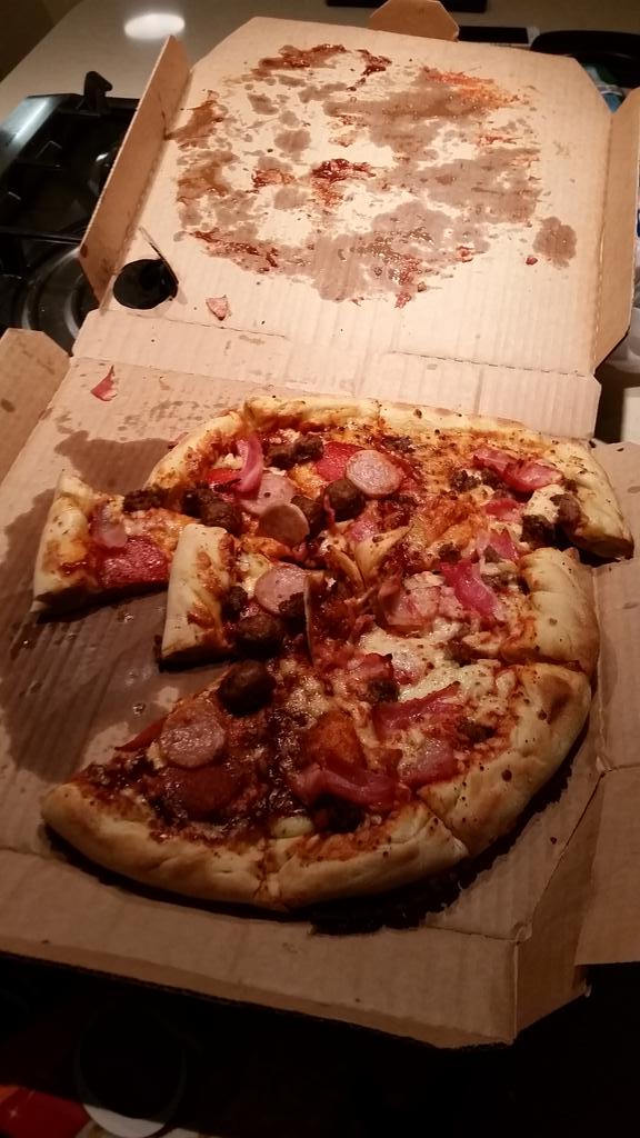 sirensbanduk's tweet photo. Cheers for the lovely presented pizza @Dominos_UK, you did good. http://t.co/HdDTSUZaYP