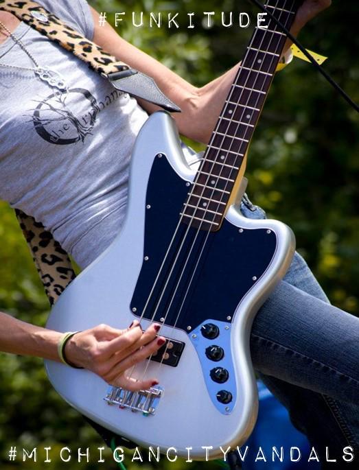 3rdCoastRecords's tweet image. #MichiganCityVandals New album out now. michigancityvandals.com  #funkitude #BeastMode  @juleejulee