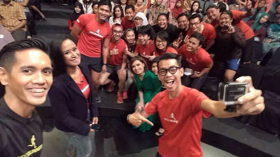Frendi_lim's tweet photo. @IndoRunners taping di acara @MataNajwa @Metro_TV metro smoga bisa menginspirasi indonesia utk berlari #marilari http://t.co/zHPEVa3Pxb