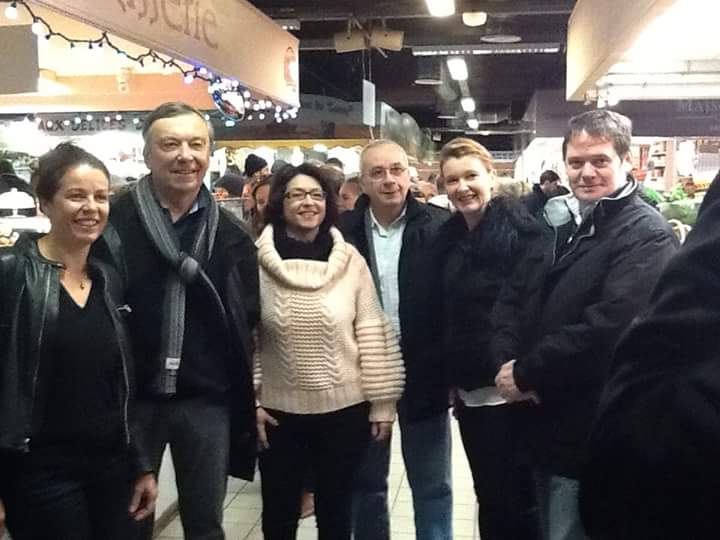 Ce matin aux Halles d'Avignon. L'union républicaine.