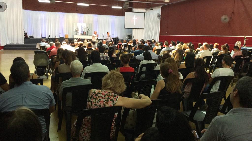 waioarg's tweet photo. Pastor Sergei nos enseña acerca del poder de la oracion. No te pierdas la predica del pastor Ernesto esta noche! http://t.co/fMuj2MgfD6
