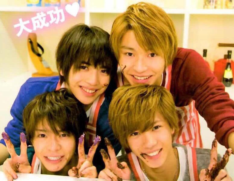 abe__aran_'s tweet photo. お待たせ！

 寒かったでしょ？ごめんね

  はい、これ！

  ((チョコを渡す

   これからも一緒にいようね！

#RTしたnrさん気になったらフォローする 
#RTしたnrさんで気になった人お迎え http://t.co/52GvUgYXVq