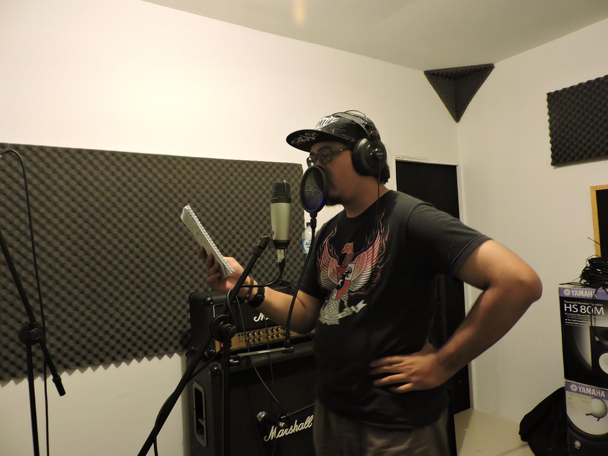 Vocalis <a href="/Metallic_Ass/">thrashpunkdutcore</a> lagi rekaman broh! materi baru nya kewren punyak!!