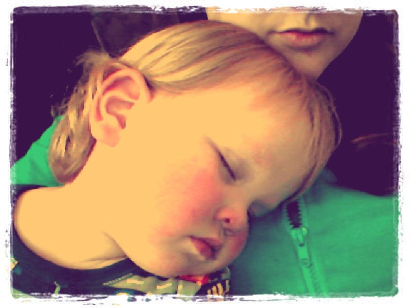 TishHarrisonx's tweet photo. Love it when he falls asleep all snuggled up. #beaut #loveofmylife http://t.co/Hw6D0TXcBY