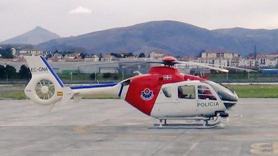 SpottersLESO's tweet photo. @Eurocopter #EC135 @ertzaintzaEJGV at #LESO apron #basquepolice @SpoAnd @HelicopterKen @Helicopteross @OPDABLE1 http://t.co/YSjc4pA03e