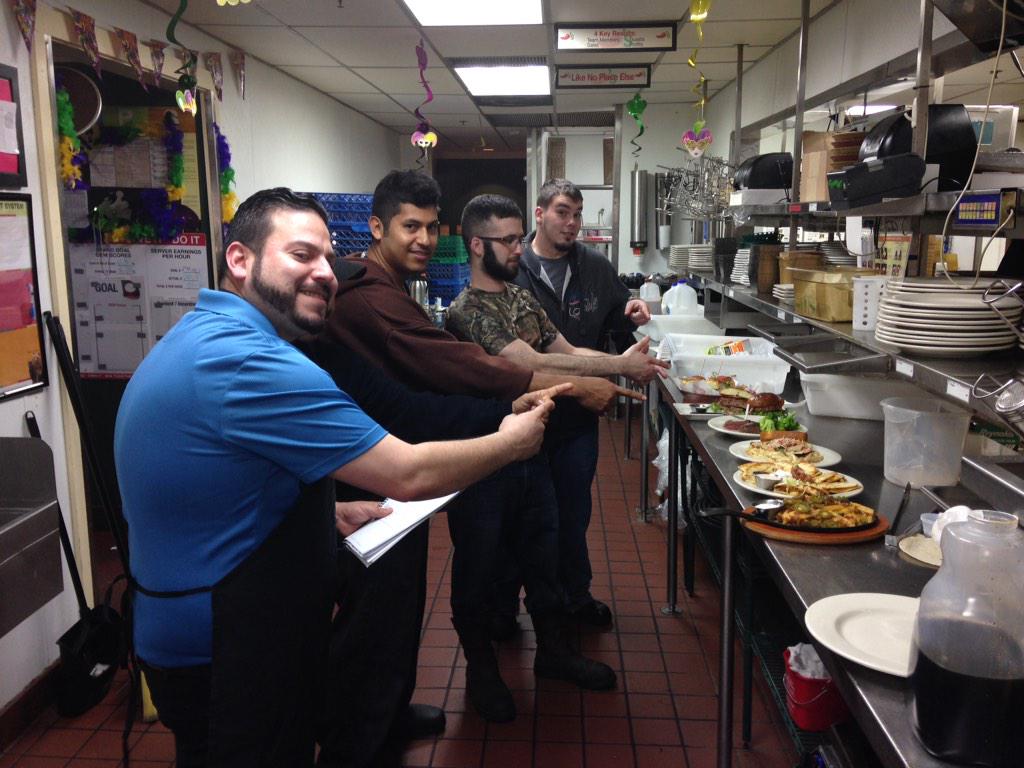 stepherhowell's tweet photo. Team Cinco busting out some good looking food at their Reimage ATMM! http://t.co/Jj0pDwv1u4