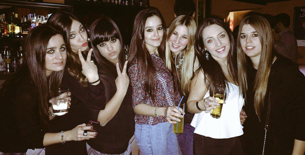 sandra_atks's tweet photo. Noche de girls!!!!
#arevalo http://t.co/8UO0JkBEyl