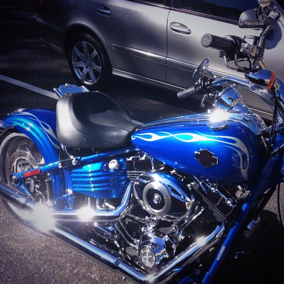 gregpease1's tweet photo. @harleydavidson nice day for the Rocker http://t.co/0IzkFwuatq