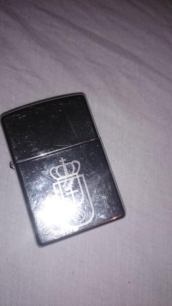 danieloviedin's tweet photo. El mejor mechero del mundo vamoss oviedo http://t.co/OTE5QEdm6t