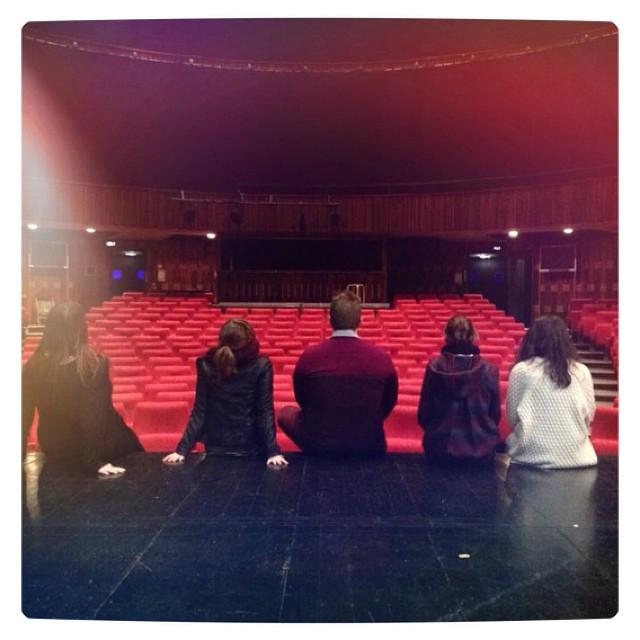 ArmyShz's tweet photo. En direct de La Comédie
#theatre #big #scene #boy #girl #beautiful #experienxe http://t.co/hvIKIUgkEX http://t.co/qN79WeDXvO