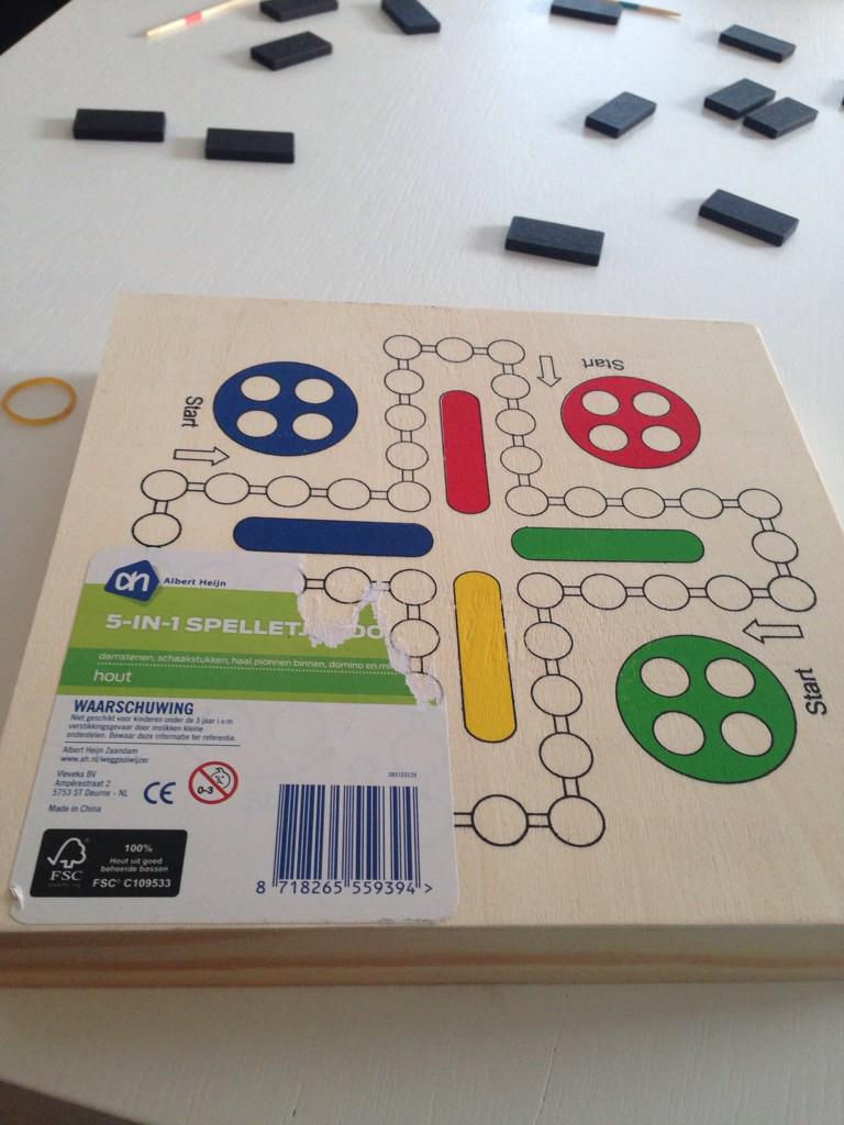Handig zo'n sticker OP de spellendoos #AH