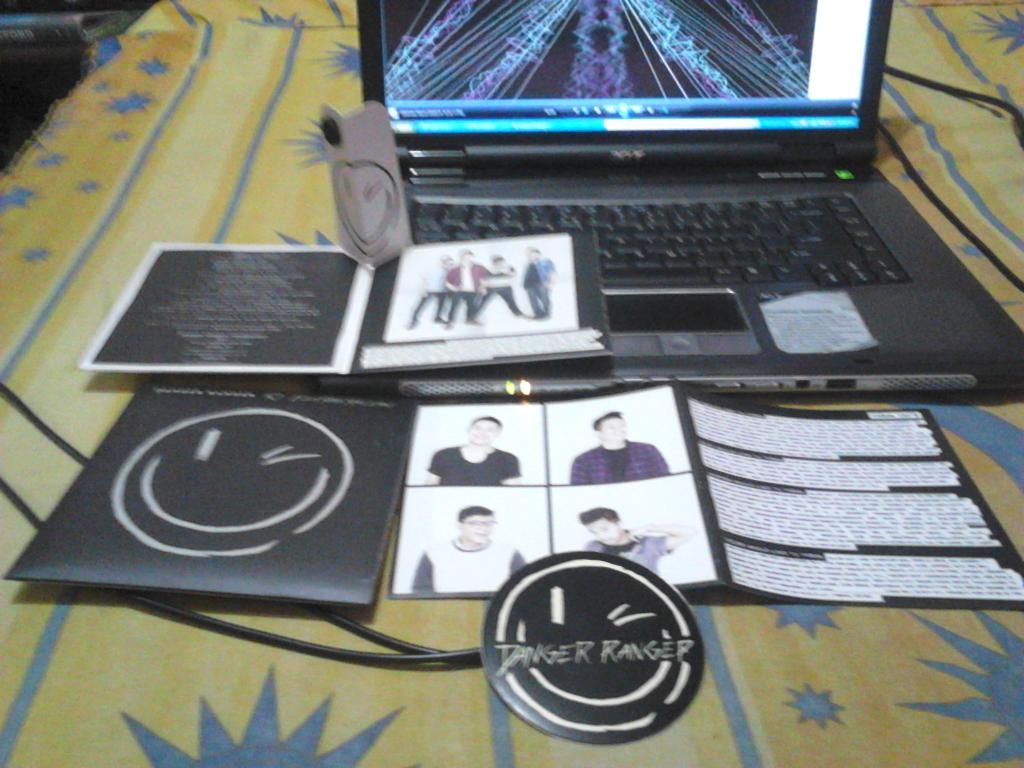 aldyDR's tweet photo. Keren nih aldy! RT @chulays3: Lihat nih Bang @aldyDR B-) gw dah punya CD @dangerangerock #EsokHariKanCerah haha http://t.co/BGFHffSCfO