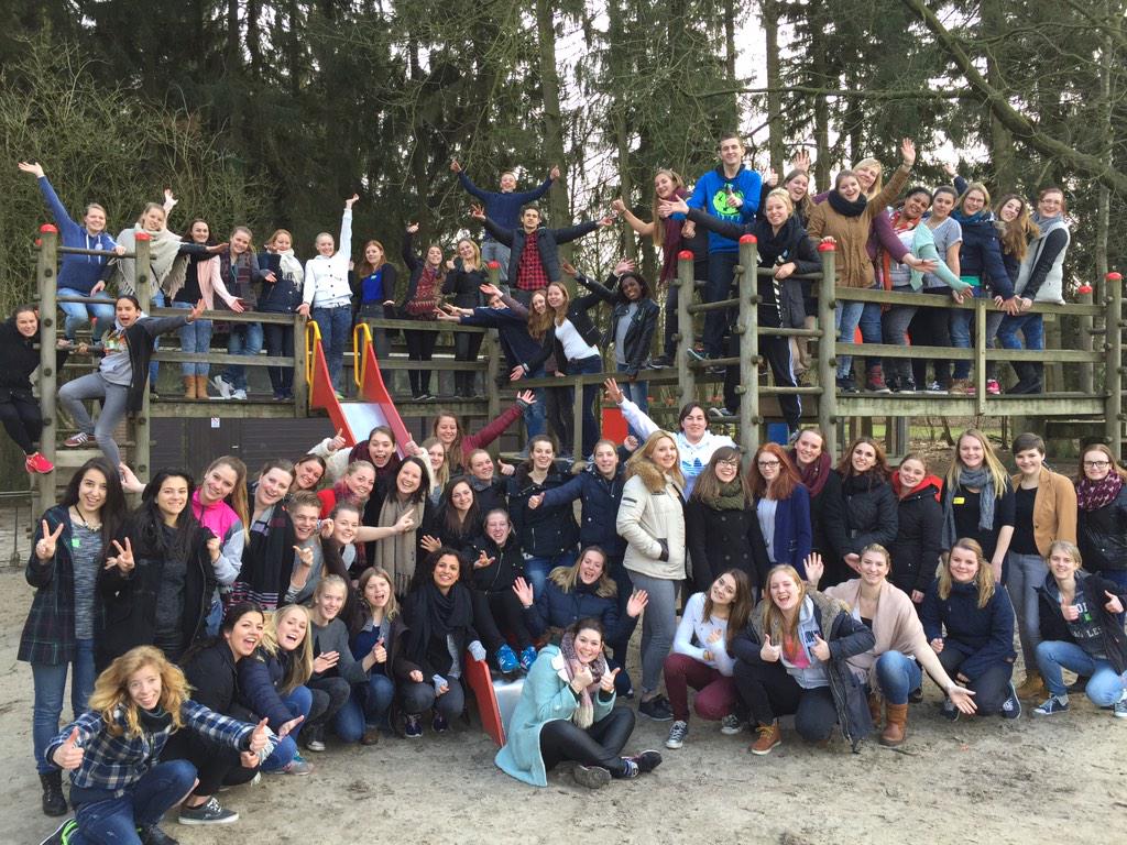 TOPRECREATIE's tweet photo. En weer een ontzettend enthousiaste leuke groep Toppers uitgezwaaid na een gezellig selectieweekend! De groepsfoto. http://t.co/Is2j5pbYmp