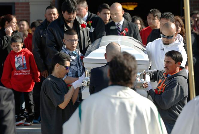 Hundreds attend funeral for #gay Latina teen killed by #Denver police - #JusticeforJessica lgbtqn.at/vZJ