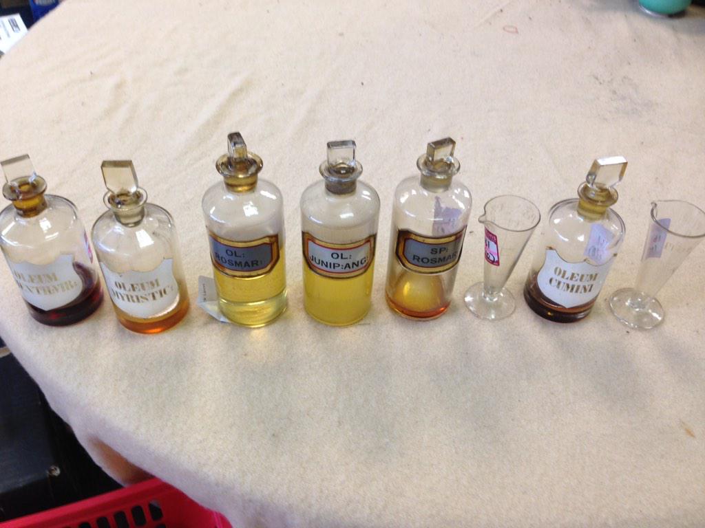 JimRailton's tweet photo. Bottles #chemists #collectable http://t.co/1XPz7TGT90