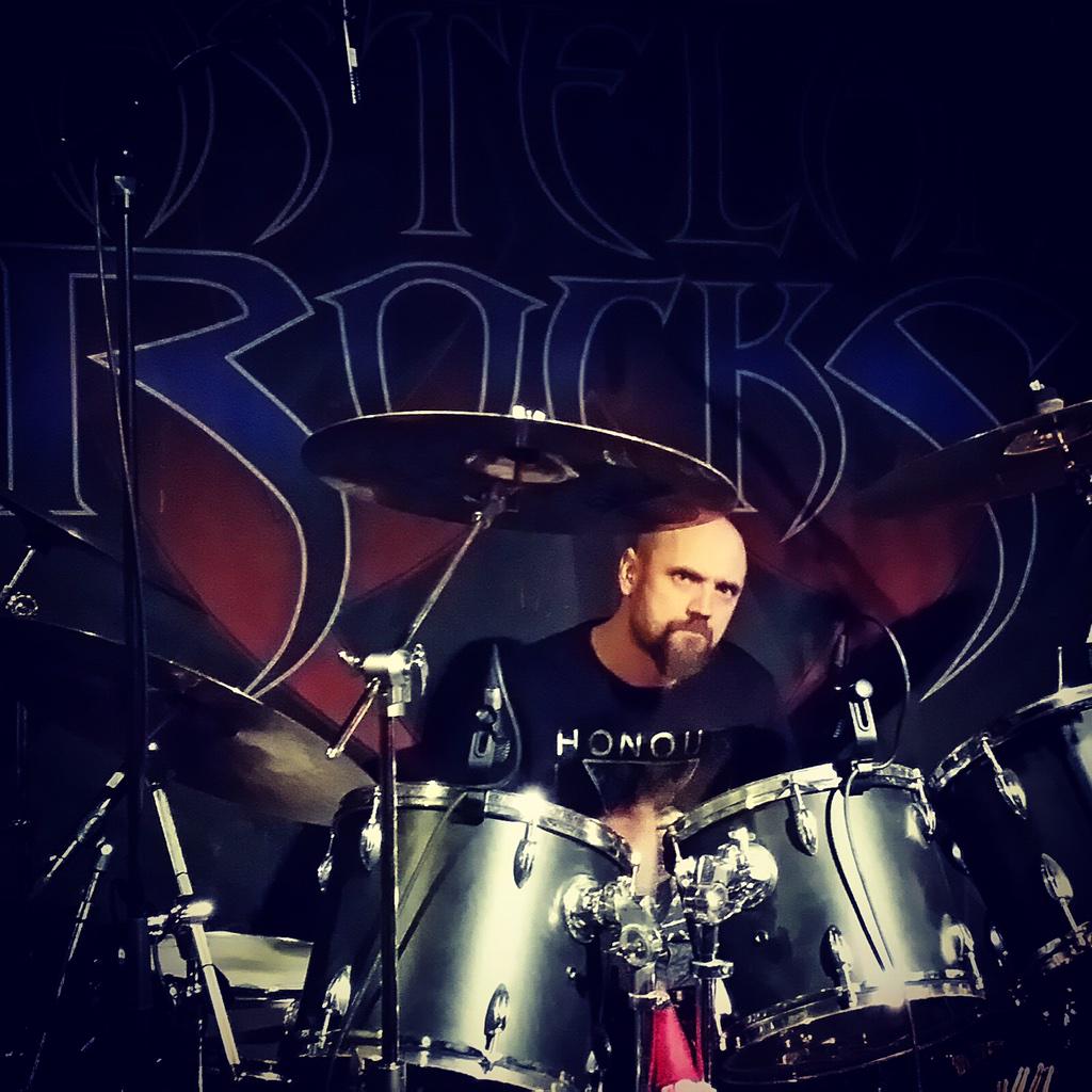 wastelandrocks's tweet image. #HeavyMetal #HornsUp #MetalMusic #Drummer #Drumkit #Ålesund #Teaterfabrikken #ReadyToRock