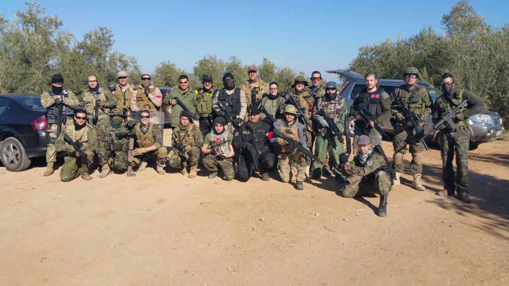 bandoleroairsof's tweet photo. @RedRibbonGilena, muy buen domigo, @bandoleroairsof,  Airsoft Aguilar http://t.co/8RRhO83vM5
