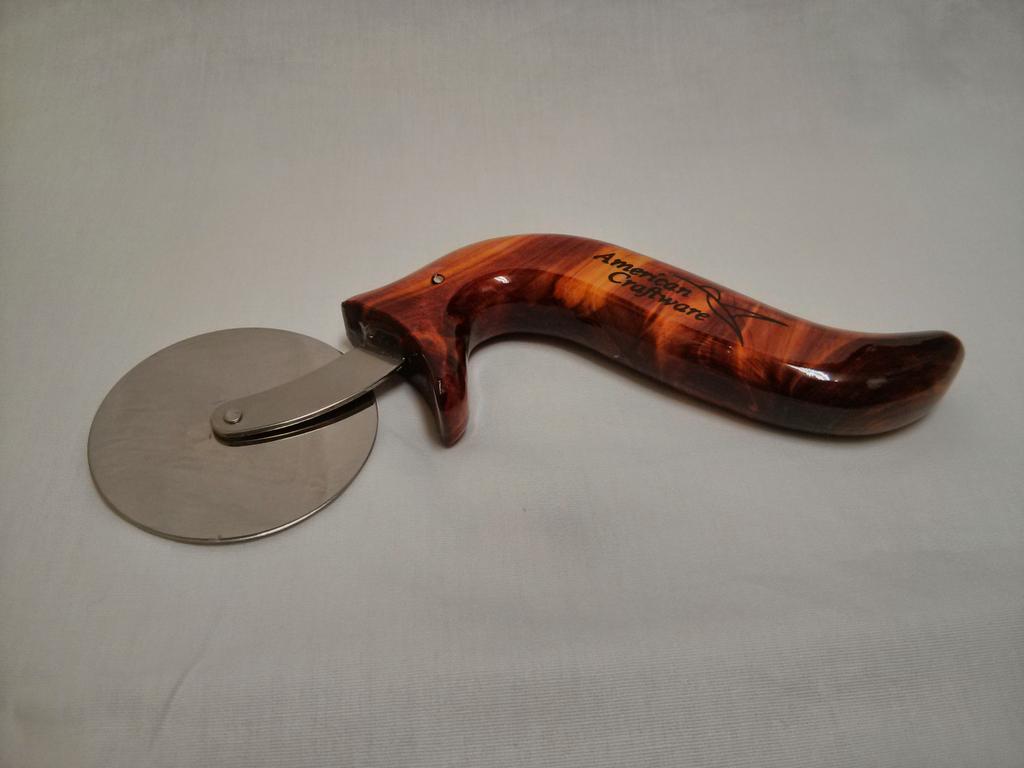 AmCraftware's tweet image. The handle on this pizza cutter feels as good as it looks.  It just fits the hand perfectly.