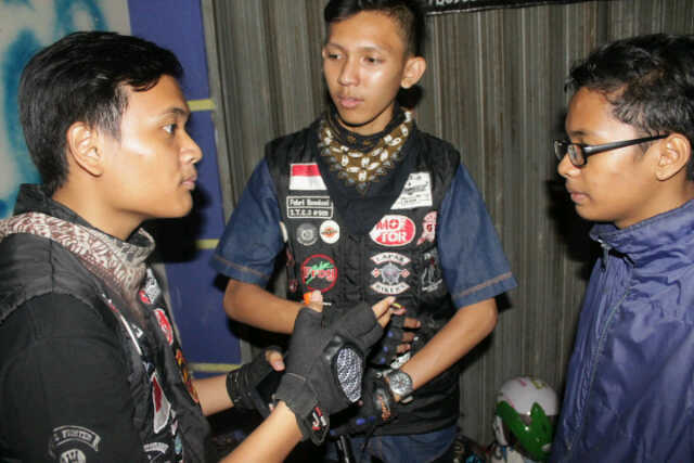 Ketum lagi jelasin konsep acara nih ke #002 and caang