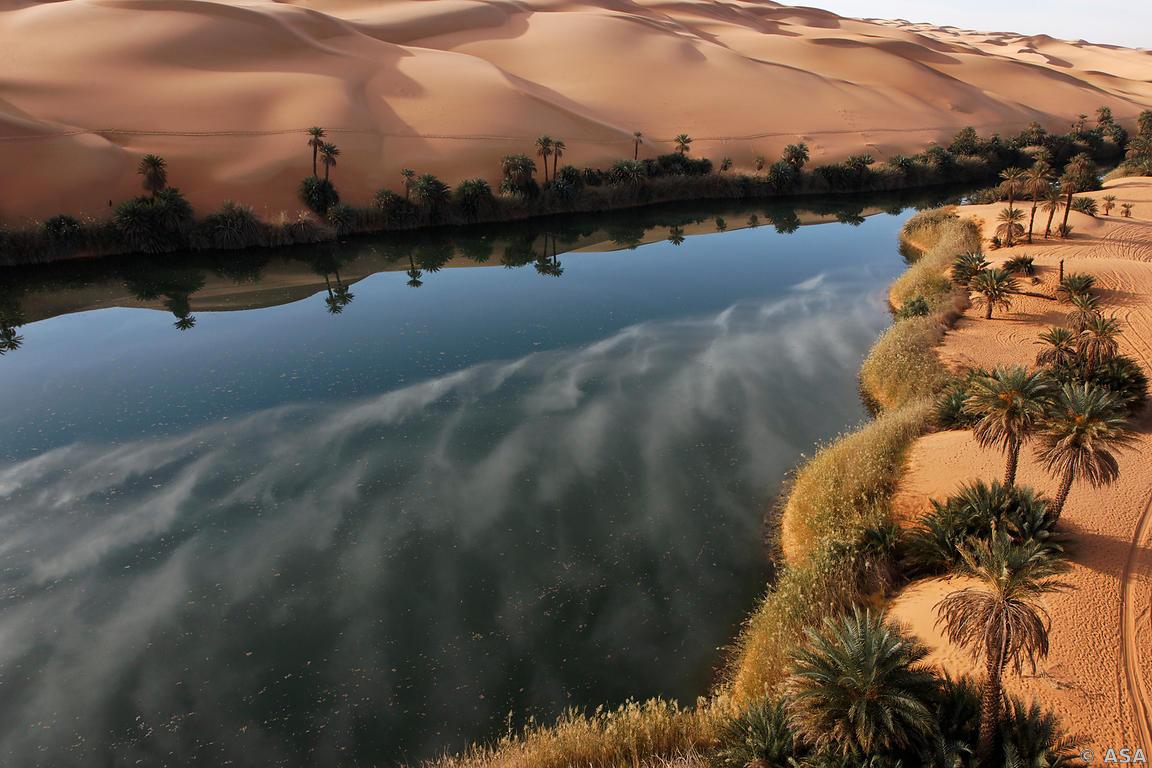 пустыня калахари реки. оазис убари в пустыне. нубийская пустыня. оазис убари в ливии. пустыня сахара реки.