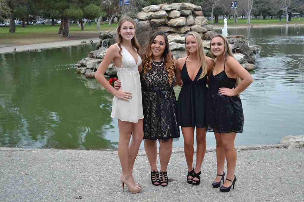 keekzwithyeekz's tweet photo. I have the most beautiful friends in the world #formform http://t.co/Qv4eIq13Qo