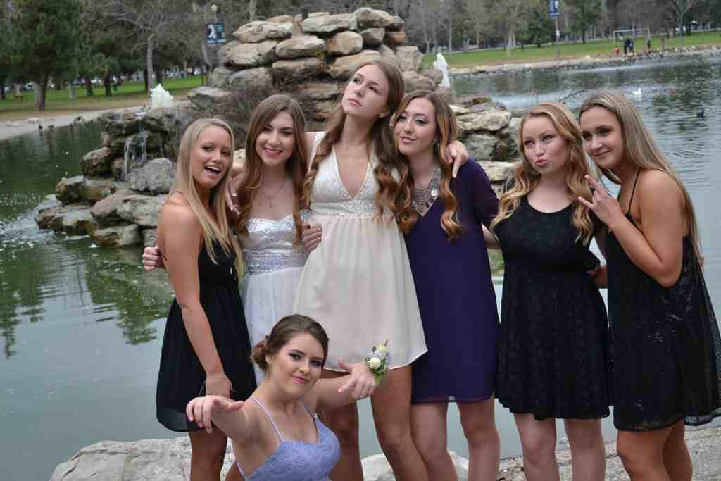 keekzwithyeekz's tweet photo. I have the most beautiful friends in the world #formform http://t.co/Qv4eIq13Qo
