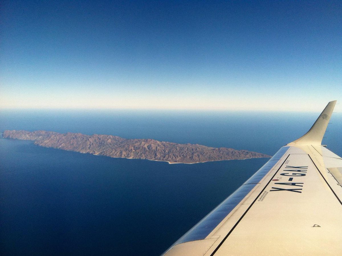 spunco's tweet photo. The magical feeling of an #island on your window! En route to our second expediton of the year! Think BIG &amp; BLUE!!! http://t.co/Rre2IQ3FoB