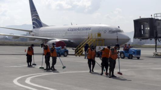 El aeropuerto de Guatemala continúa cerrado por actividad del volcán de Fuego.  "