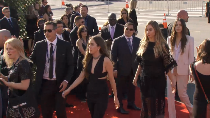 RecordingAcad's tweet image. Stylish as always, @HAIMtheband hit the red carpet. Don't miss who's next on grammys.com/live