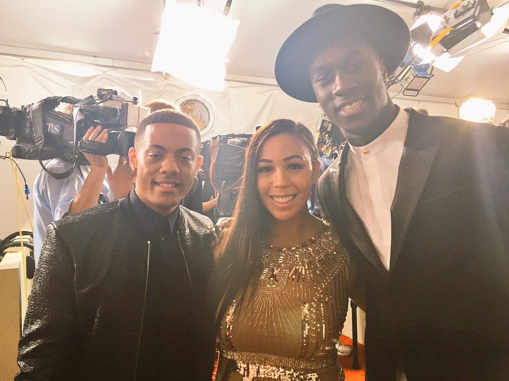 937thebeat's tweet image. The #Grammy's start at 7pm! Before and after that @DeviDev will be on @KHOU!  #devidev #Grammys2015 @NicoandVinz