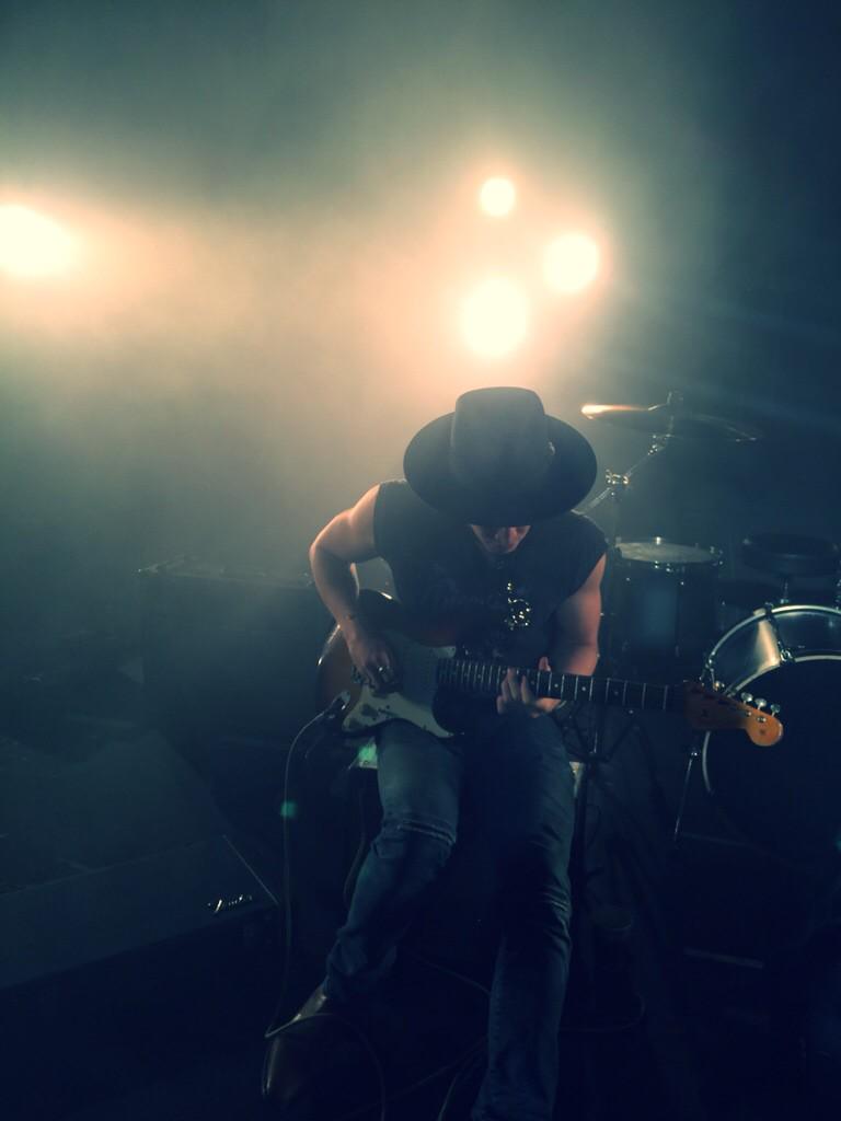 CodySimpson's tweet image. stoked to be shooting with the legend @cameronduddy today