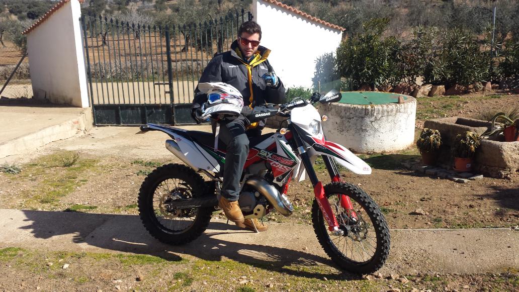 felixtrilli's tweet photo. Tarde de moto http://t.co/iBeb8h9wV1
