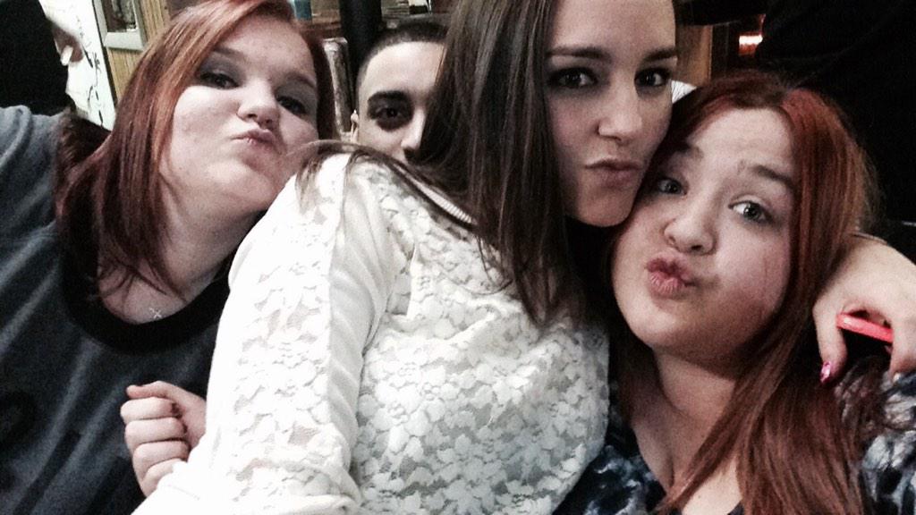 fbennnettt's tweet photo. I ❤️ my friends @J0NATHANCLARK @stevielynnOvOxo @dopedevvvv http://t.co/A098LryR39