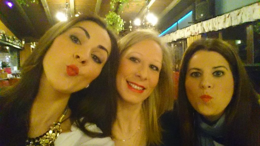 ROCIOSANTOSRIOS's tweet photo. Hay k repetirrrr!!!muy buena nocheeee la de ayer http://t.co/Nd6yKjobRK