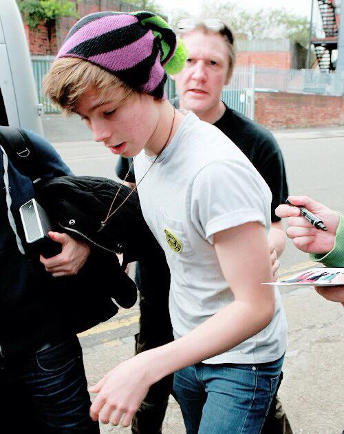 HadleyTrinity's tweet image. "@5SOSDaily_DMs: 🌿RT for a DM to Luke Hemmings🌿
✖️MBF✖️
🌿Picking 4 random solos🌿
#BRIT5SOS #LoopOff5SOS 
-C http://t.co/8JJBBP5CxE"