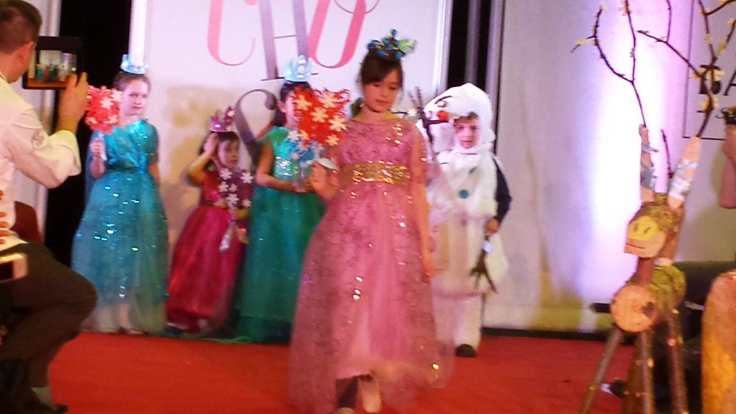JTMEC's tweet photo. Les enfants sont trop mignons au défilé mini de #JTMEC!  #chocolat http://t.co/s8eVXCZ83n