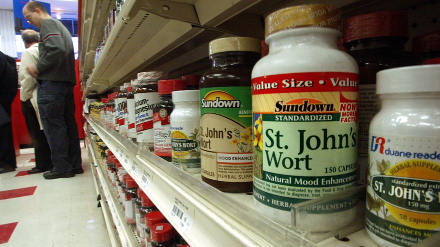MarketWatch's tweet photo. Your food and vitamin labels are probably lying to you: http://t.co/KBblxcZTZe http://t.co/26837afQAy