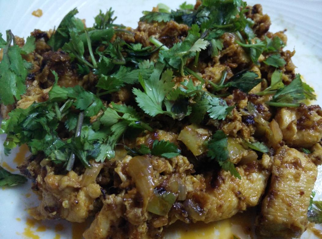FoodDrifter's tweet photo. Some #homemade food this time. Back to #cooking after a long time. #HerbRice and #Chicken65 http://t.co/fL9wgti59s