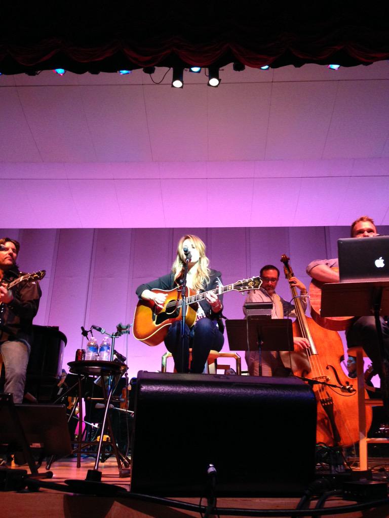 CHELSINC's tweet photo. Incredible concert #ThePhil #CountryMeetsSymphony @MCHitMakers @EvansvillePhil http://t.co/iopRbb6Dab