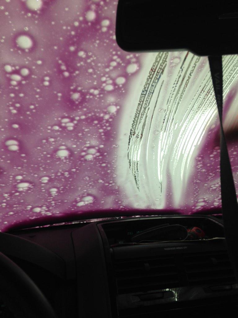 RukavinaBidwell's tweet photo. The guys at #finishlinewash #paducah taking care of me today after a little LBL mud. #cleanfastfun http://t.co/tYmtRYykYP